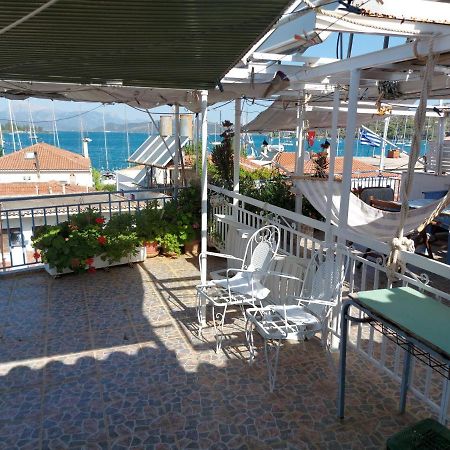 Nikos Rooms And Studios Poros Town 外观 照片
