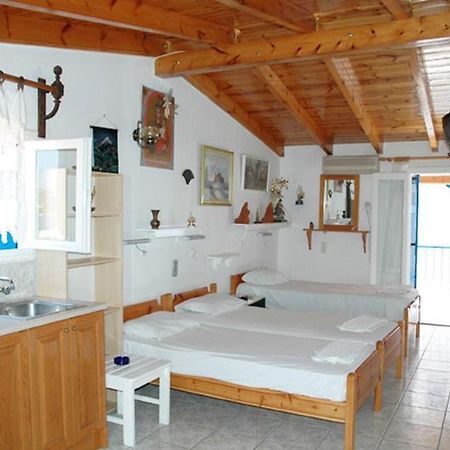 Nikos Rooms And Studios Poros Town 外观 照片