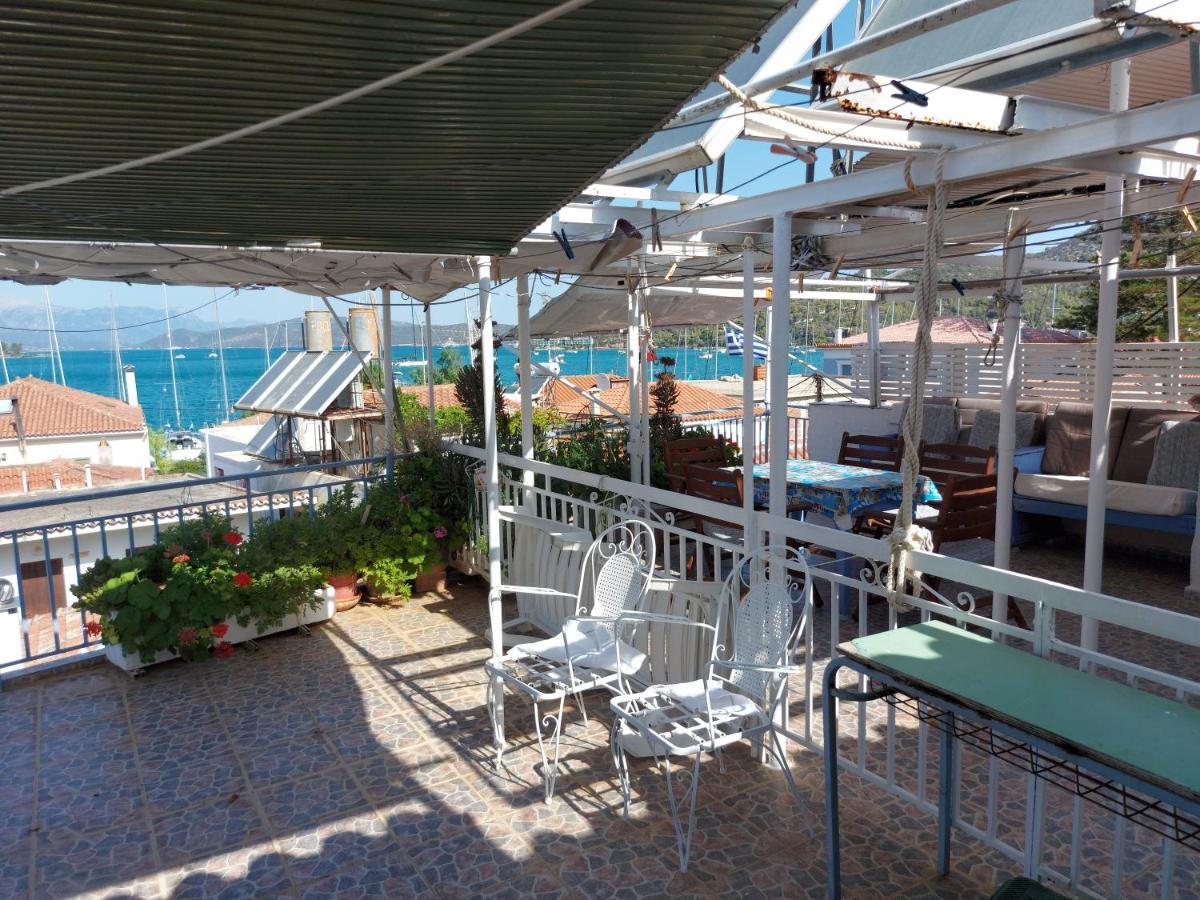 Nikos Rooms And Studios Poros Town 外观 照片