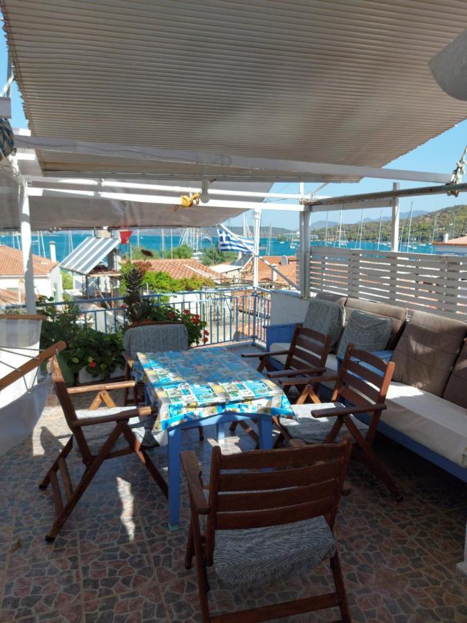 Nikos Rooms And Studios Poros Town 外观 照片