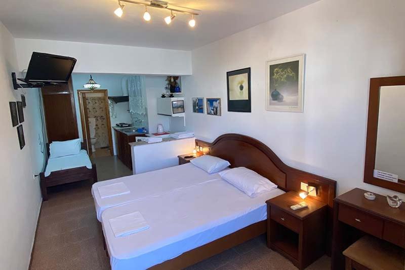 Nikos Rooms And Studios Poros Town 外观 照片